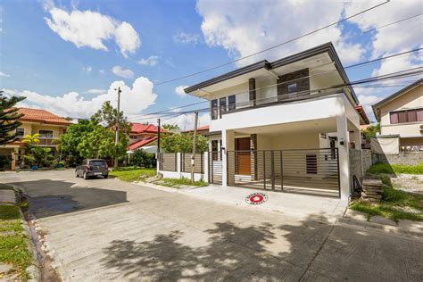 House and Lots in Woodridge Park Subdivision .
